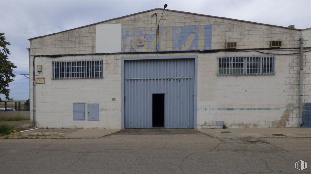 Nave en alquiler en Poligono Nogal, Algete, Madrid, 28110 con ventana, edificio, puerta, propiedad, puerta de garaje, cielo, asfalto, arquitectura, lote de terreno y accesorio alrededor