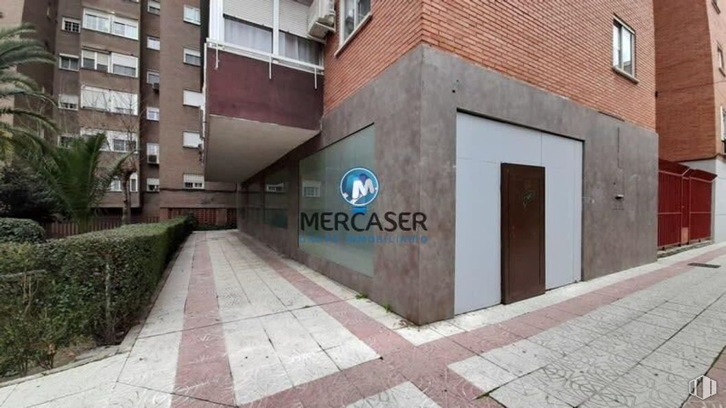 Retail for sale at Calle Chile, Coslada, Madrid, 28820 with window, door, apartment, composite material, condominium, commercial building and concrete around