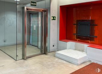 Local en alquiler en Calle Soria, Alcorcón, Madrid, 28921 con puerta, arquitectura, piso, diseño de interiores, edificio, accesorio, madera, suelo, bienes raíces y pasillo alrededor