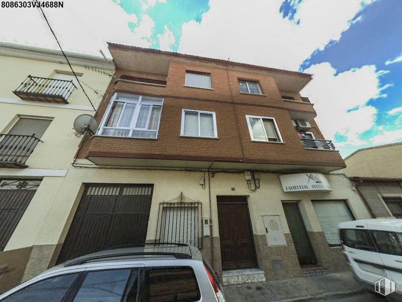 Local en venta en Calle Turleque, Consuegra, Toledo, 45700 con ventana, coche, nube, cielo, edificio, vehículo, accesorio, vehículo de motor, barrio y zona residencial alrededor