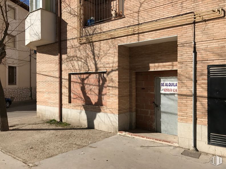 Retail for sale & for rent at Calle Cardenal Reig, 9, Ocaña, Toledo, 45300 with building, door, daytime, window, wood, plant, road surface, asphalt, brick and neighbourhood around