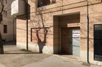 Local en alquiler y venta en Calle Cardenal Reig, 9, Ocaña, Toledo, 45300 con edificio, puerta, día, ventana, madera, planta, superficie de la carretera, asfalto, ladrillo y barrio alrededor