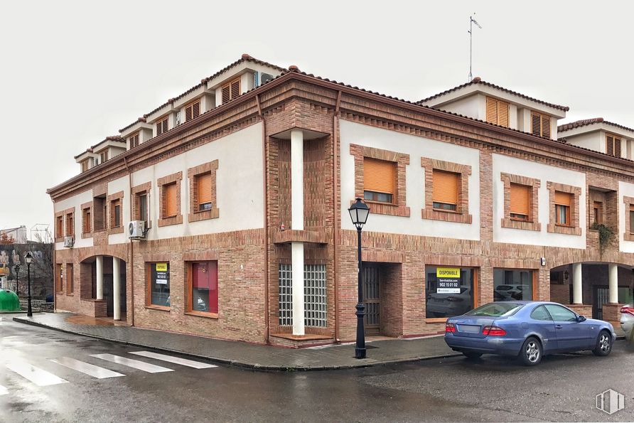 Retail for sale at Calle San Sebastián, 6, Valdetorres de Jarama, Madrid, 28150 with car, building, automotive parking light, wheel, window, vehicle, tire, sky, automotive exterior and vehicle registration plate around