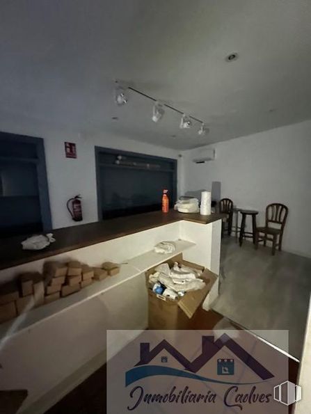 Local en venta en Calle Hospital, 24, Pozuelo de Alarcón, Madrid, 28223 con silla, televisión, lámpara, madera, suelos, suelo, edificio, techo, madera dura y espacio alrededor