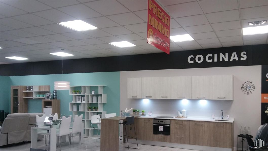 Local en alquiler en Calle Polvoranca, Alcorcón, Madrid, 28923 con ebanistería, alumbrado, silla, estante, planta de interior, edificio, gas, techo, suelos y cajón alrededor