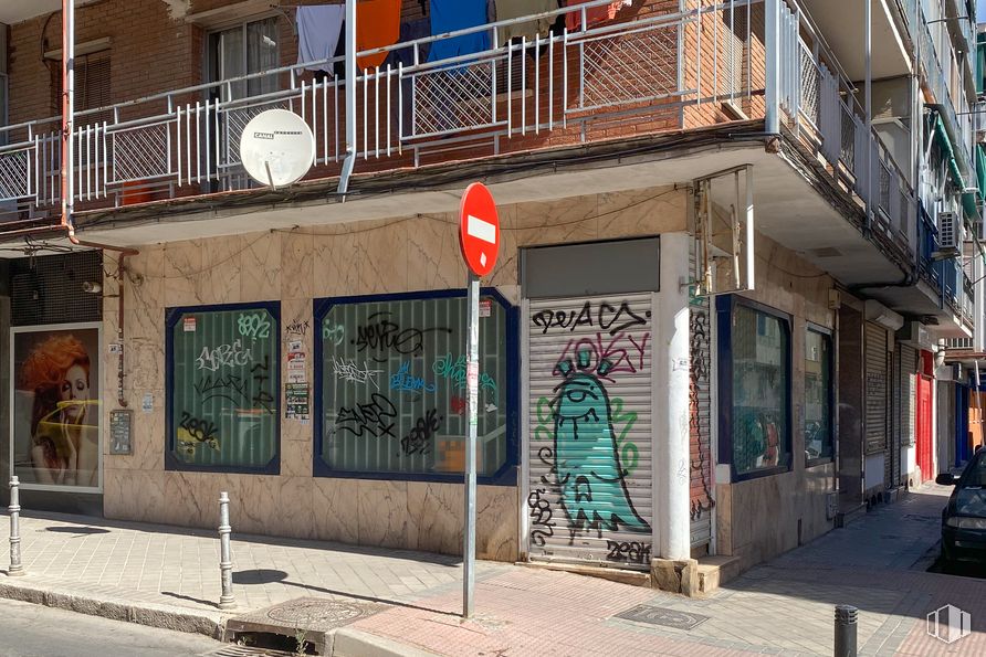 Local en alquiler en Calle Lago Van, 25, Vicálvaro, Madrid, 28032 con propiedad, edificio, arquitectura, barrio, pared, fachada, diseño urbano, bienes raíces, ciudad y ventana alrededor