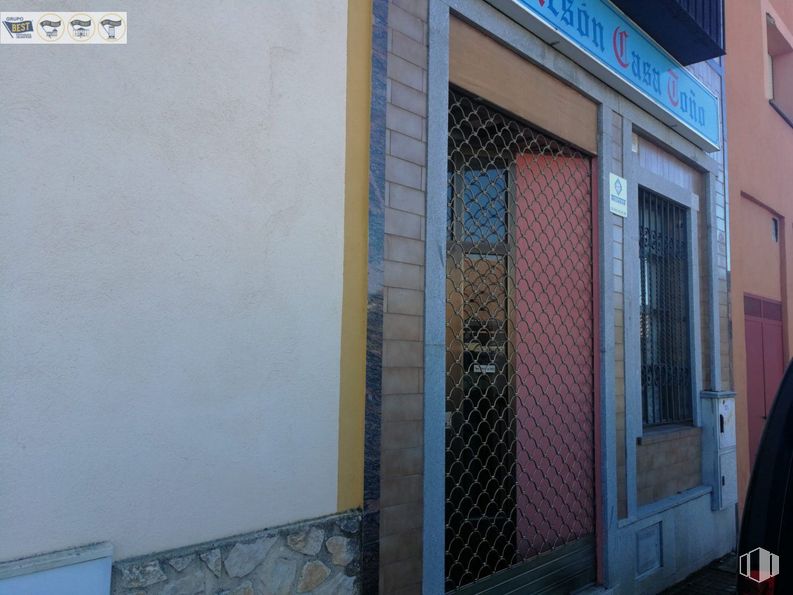 Retail for sale at El Sotillo - La Lastrilla, La Lastrilla, Segovia, 40196 with wall, door, composite material, brickwork, concrete, home door, paint and building material around