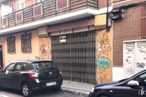 Retail for sale at Calle Papagayo, 22, Carabanchel, Madrid, 28025 with wheel, car, window, automotive parking light, land vehicle, tire, property, vehicle, motor vehicle and vehicle registration plate around