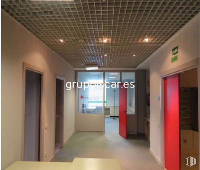 Oficina en venta en Calle Gobelas, 31, Moncloa - Aravaca, Madrid, 28023 con propiedad, accesorio, diseño de interiores, suelo, piso, pared, madera, techo, tipografía y edificio alrededor