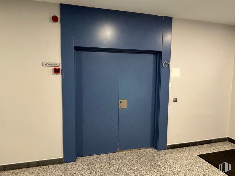 Oficina en alquiler en Edificio A, Calle Anabel Segura, 11, Alcobendas, Madrid, 28109 con puerta, suelos, suelo, material compuesto, puerta de casa, cerrojo muerto, manija de la puerta, tinte para madera y suelo de baldosas alrededor