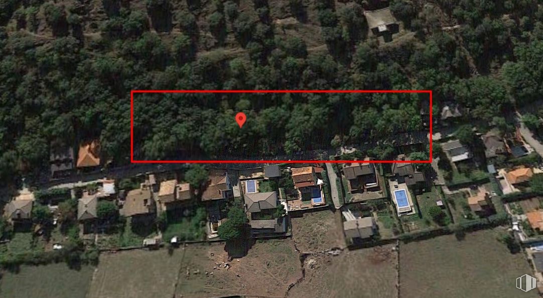 Land for sale at Calle Peña del Agua, 93, Guadalix de la Sierra, Madrid, 28794 with building, property, tree, land lot, plant, urban design, landscape, slope, residential area and road around