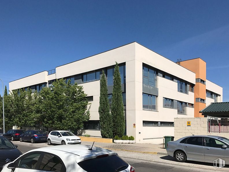 Oficina en venta en Edificio Prolar, Calle Carpinteros, 6, Villaviciosa de Odón, Madrid, 28670 con coche, edificio, luz de estacionamiento automotriz, cielo, propiedad, ventana, neumático, rueda, vehículo y vehículo de motor alrededor