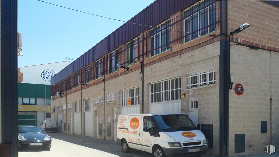 Nave en alquiler en Calle Valle de Tobalina, 52, Villaverde, Madrid, 28021 con coche, camioneta, luz de estacionamiento, rueda, vehículo terrestre, vehículo, neumático, matrícula del vehículo, cielo y ventana alrededor