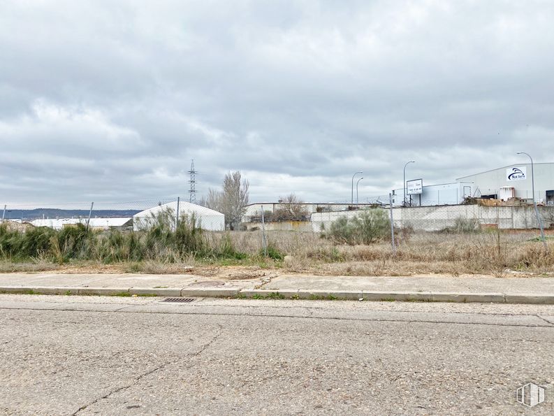 Land for sale at Calle Vasco Núñez de Balboa, 31,, Marchamalo, Guadalajara, 19180 with cloud, sky, plant, overhead power line, tree, asphalt, road surface, plain, electricity and horizon around