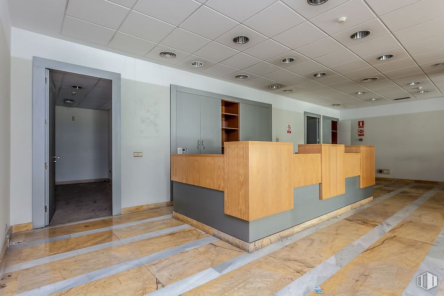 Retail for sale at Calle Antonio Machado, Alcobendas, Madrid, 28100 with flooring, floor, ceiling, interior design, lighting, composite material, room, tile flooring, glass and hall around