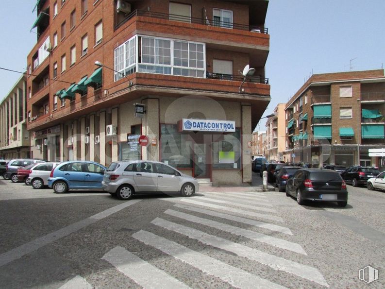 Office for rent at Zona Puerta de Cuartos, Talavera de la Reina, Toledo, 45600 with car, building, window, wheel, land vehicle, sky, tire, vehicle, infrastructure and urban design around