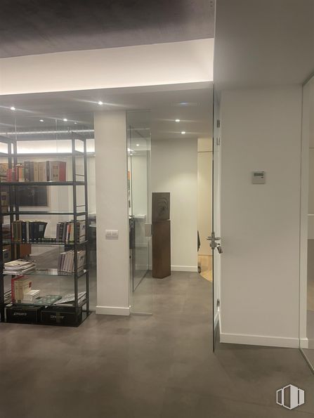 Oficina en venta en Calle Serrano, 213, Chamartín, Madrid, 28016 con estantería, accesorio, edificio, suelos, puerta, suelo, vidrio, techo, aluminio y metal alrededor