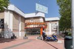 Retail for sale at Centro Comercial Ecomóstoles Centro, Calle Libertad, Móstoles, Madrid, 28936 with motorcycle, waste container, plant, tire, sky, wheel, building, vehicle, tree and leisure around