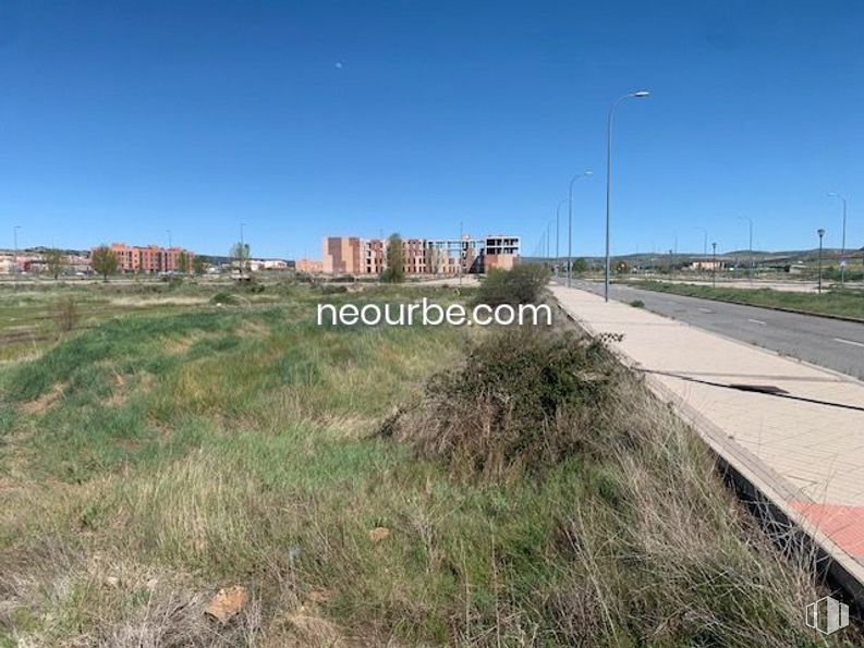 Suelo en venta en Zona Rompidas Viejas, Ávila, 05002 con cielo, luz de la calle, planta, edificio, lote de terreno, zona residencial, árbol, pendiente, hierba y paisaje alrededor