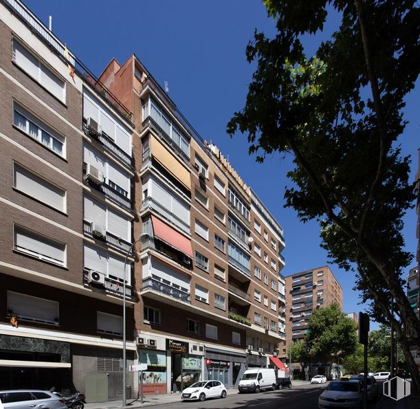 Local en alquiler en Calle Aviador Zorita, 39, Tetuán, Madrid, 28020 con ventana, edificio, vehículo terrestre, coche, propiedad, cielo, rueda, vehículo, árbol y diseño urbano alrededor