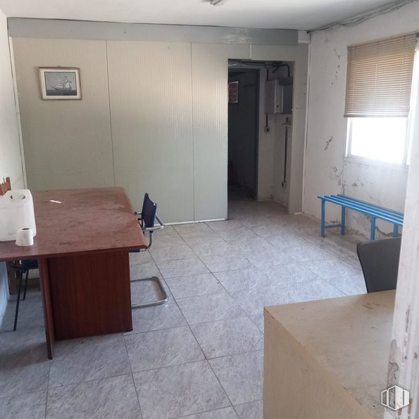 Nave en alquiler en Carretera Andalucía, 16, Getafe, Madrid, 28906 con escritorio, persiana de la ventana, mesa, mueble, mesa, ventana, puerta, madera, interiorismo y accesorio alrededor