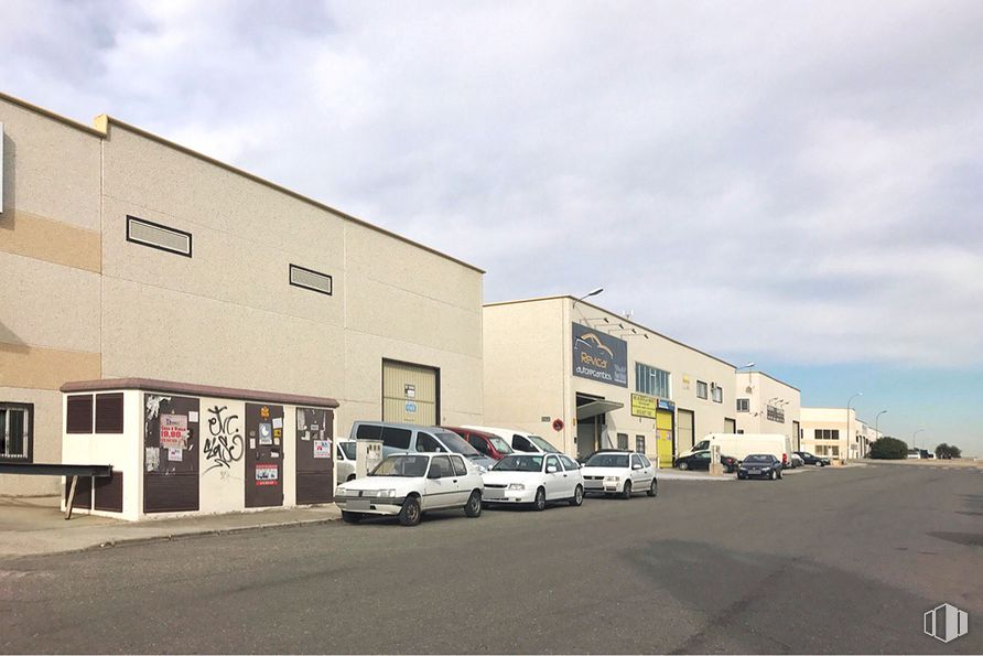 Industrial for sale at Polígono industrial Villa de Azaña, Numancia de la Sagra, Toledo, 45230 with car, building, automotive parking light, sky, wheel, cloud, tire, vehicle, window and motor vehicle around