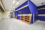 Retail for sale at Calle Narváez, Retiro, Madrid, 28009 with bookcase, fixture, interior design, wood, floor, hall, flooring, ceiling, shade and door around