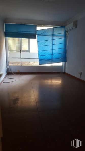 Office for sale & for rent at Calle Sol, Talavera de la Reina, Toledo, 45600 with window, building, wood, flooring, floor, rectangle, shade, house, tile flooring and hardwood around