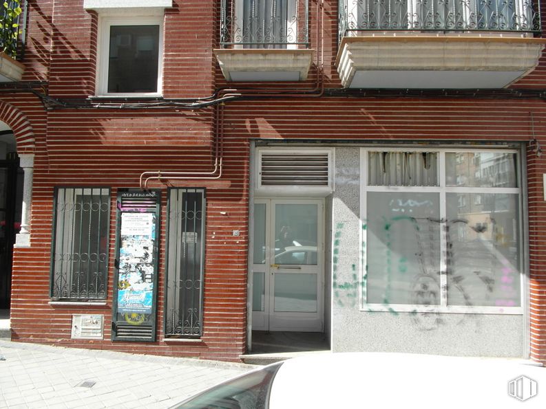 Local en alquiler en Calle Florencio Llorente, Ciudad Lineal, Madrid, 28027 con ventana, puerta, propiedad, edificio, accesorio, arquitectura, madera, barrio, albañilería y ladrillo alrededor