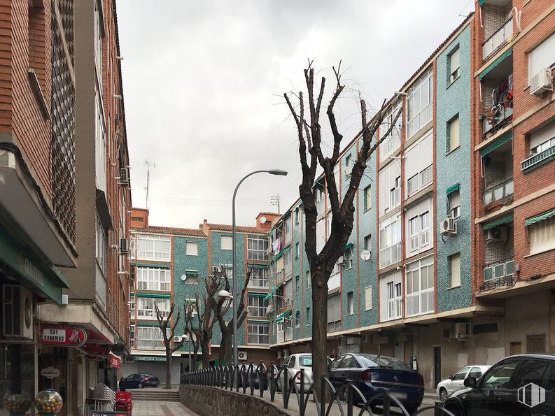 Local en alquiler en Calle Andalucía, Toledo, 45005 con coche, edificio, cielo, nube, ventana, infraestructura, vehículo, barrio, diseño urbano y árbol alrededor