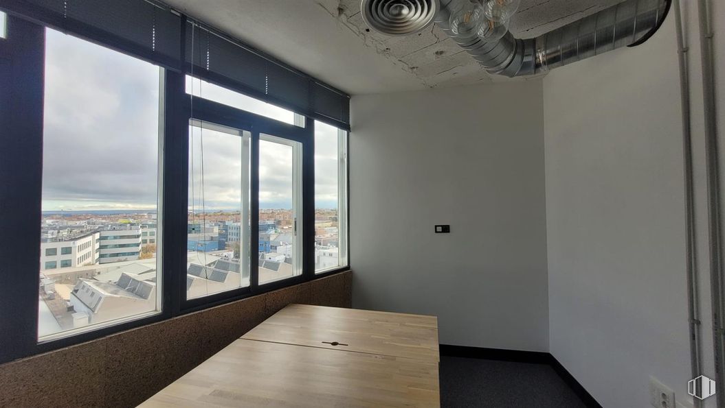 Office for sale & for rent at Avenida Institución Libre de Enseñanza, San Blas - Canillejas, Madrid, 28037 with table top, flooring, floor, interior design, glass, apartment, ceiling, daylighting, high-rise building and cleanliness around