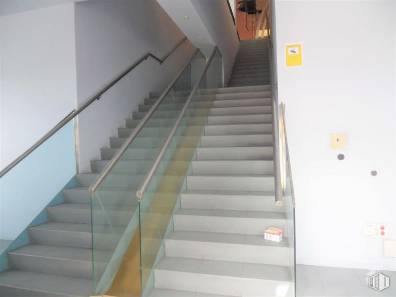 Nave en venta en Calle Bronce, 20, Torrejón de Ardoz, Madrid, 28850 con escaleras, suelo, madera, accesorio, piso, material compuesto, edificio, pasamano, techo y paralelo alrededor