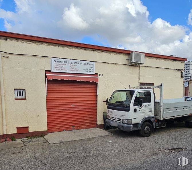 Nave en alquiler en Paseo Talleres, 3, Villaverde, Madrid, 28021 con camión, rueda, neumático, luz de estacionamiento, vehículo comercial ligero, vehículo industrial, aparcamiento, camioneta y monovolumen compacto alrededor