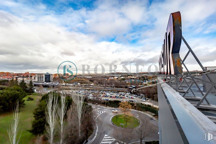 Industrial for rent at Edificio Novosur, Avenida Rosales, 42, Villaverde, Madrid, 28041 with bridge, sky, cloud, daytime, plant, infrastructure, building, architecture, urban design, tower block and cityscape around