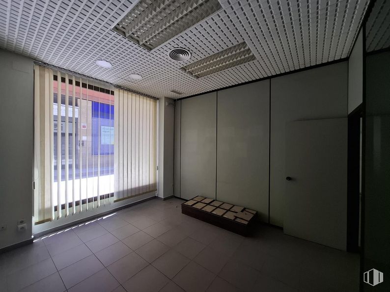 Office for rent at Avenida General Villalba, Toledo, 45003 with property, building, fixture, architecture, window, floor, flooring, wall, wood and hall around