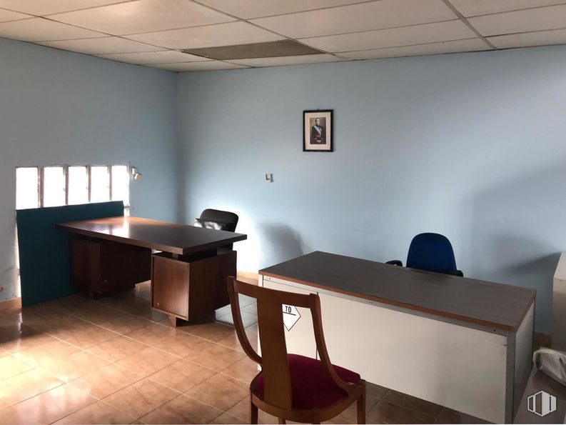 Industrial for sale at Zona Barrio Estación - Cruz Roja, Illescas, Toledo, 45200 with chair, table, furniture, interior design, wood, flooring, floor, desk, building and ceiling around