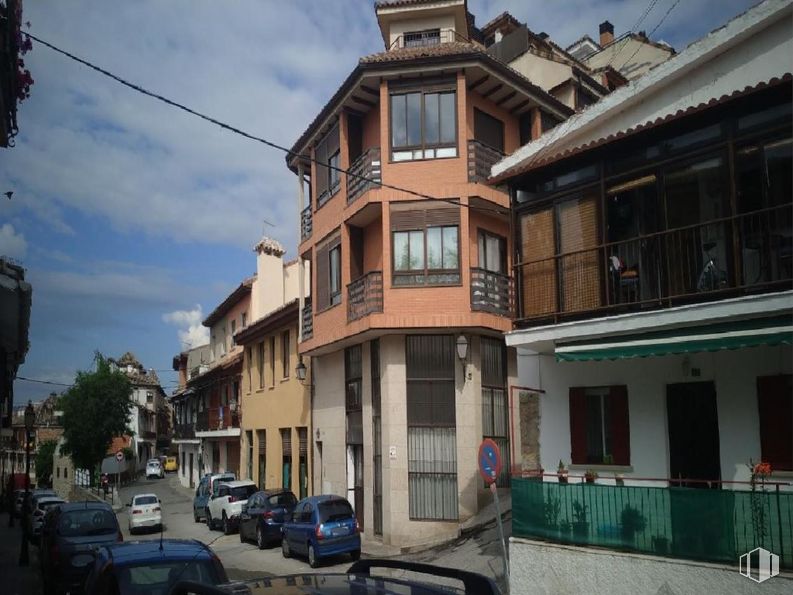 Retail for sale at Calle Cañada, 57, Manzanares el Real, Madrid, 28410 with window, car, building, sky, cloud, vehicle, wheel, vehicle registration plate, house and tire around