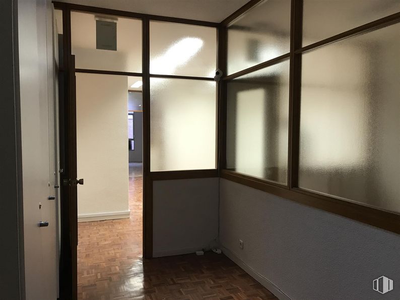 Oficina en venta en Calle Hortaleza, 118, Centro, Madrid, 28004 con propiedad, edificio, accesorio, interiorismo, madera, suelo, propiedad material, suelos, techo y vidrio alrededor