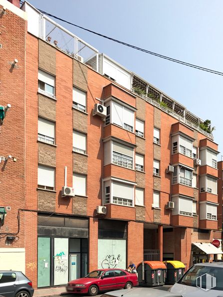 Local en venta en Calle Fragata, Carabanchel, Madrid, 28019 con coche, neumático, luz de estacionamiento, rueda, edificio, vehículo terrestre, cielo, propiedad, vehículo y ventana alrededor