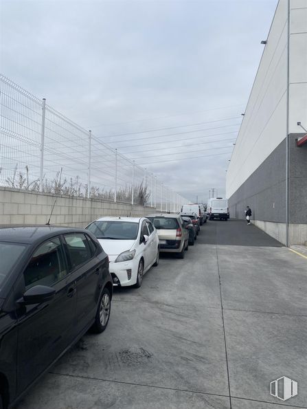 Nave en alquiler en Calle Severo Ochoa, 11, Getafe, Madrid, 28906 con coche, rueda, edificio, luz de estacionamiento, neumático, nube, vehículo, cielo, neumático de automoción y vehículo de motor alrededor