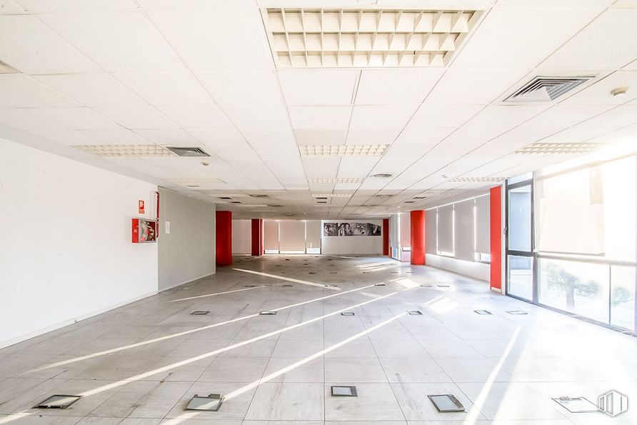 Oficina en venta en Doctor Severo Ochoa, Alcobendas, Madrid, 28100 con edificio, accesorio, ventana, pasillo, pavimento, piso, casa, techo, espacio y material compuesto alrededor