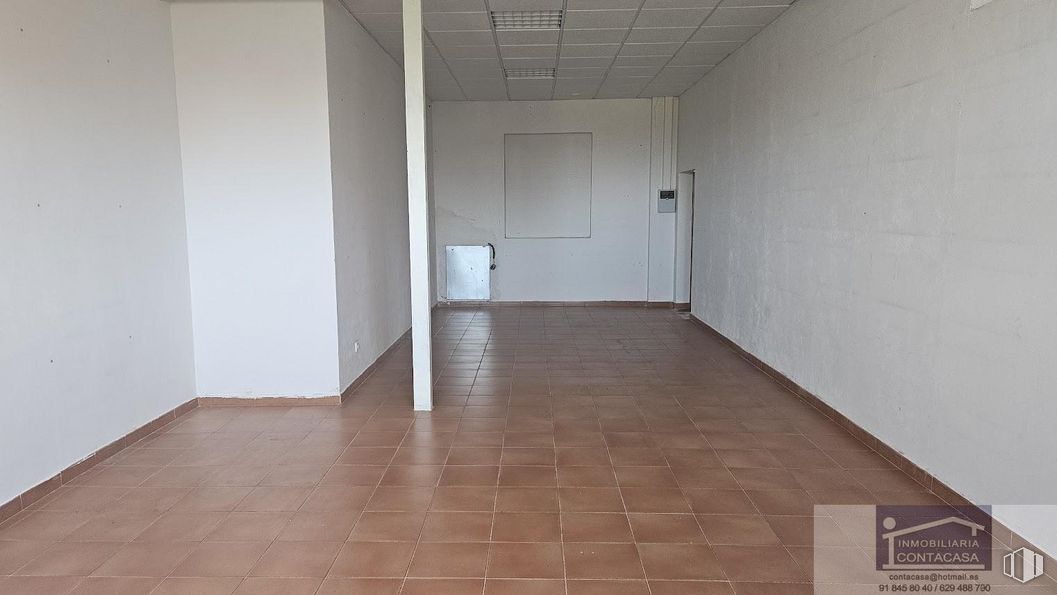 Retail for rent at Zona centro, Colmenar Viejo, Madrid, 28770 with fixture, wood, flooring, hall, floor, tile flooring, hardwood, building material, ceiling and concrete around