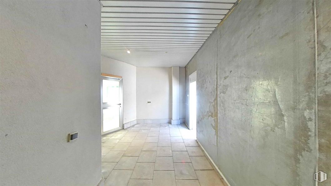 Office for sale at Calle Segundo Mata, Pozuelo de Alarcón, Madrid, 28224 with door, hall, fixture, flooring, floor, wood, composite material, ceiling, concrete and glass around