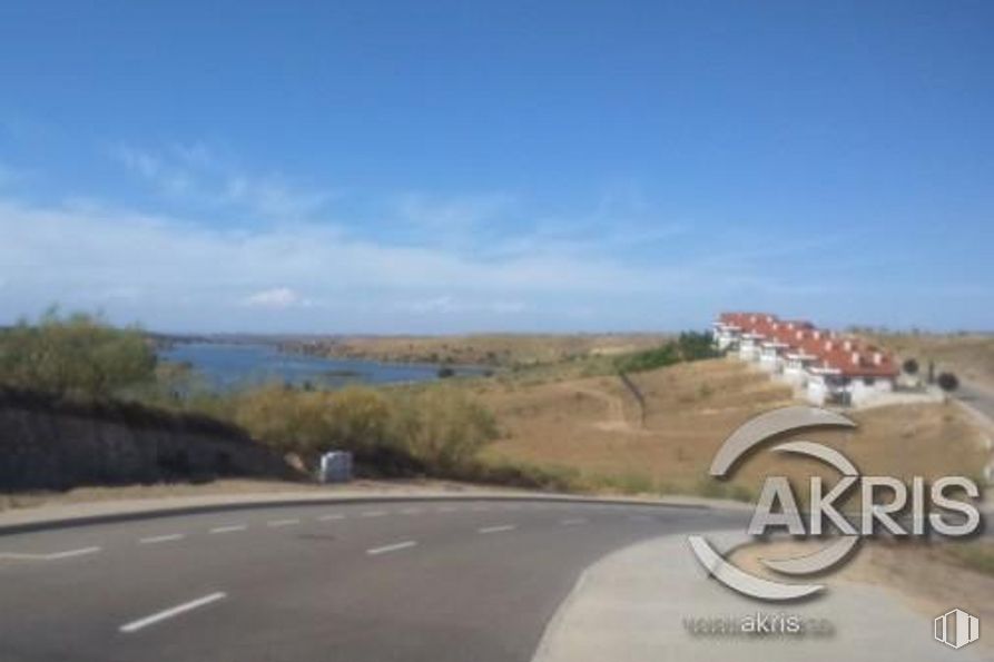 Land for sale at Carretera Piedrabuena, Layos, Toledo, 45123 with animal, sky, cloud, road surface, asphalt, land lot, thoroughfare, plant, natural landscape and tar around