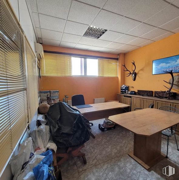 Industrial for sale at Calle Juan de la Cierva, Valdemoro, Madrid, 28341 with table, person, chair, lighting, property, window, window blind, wood, interior design and television around