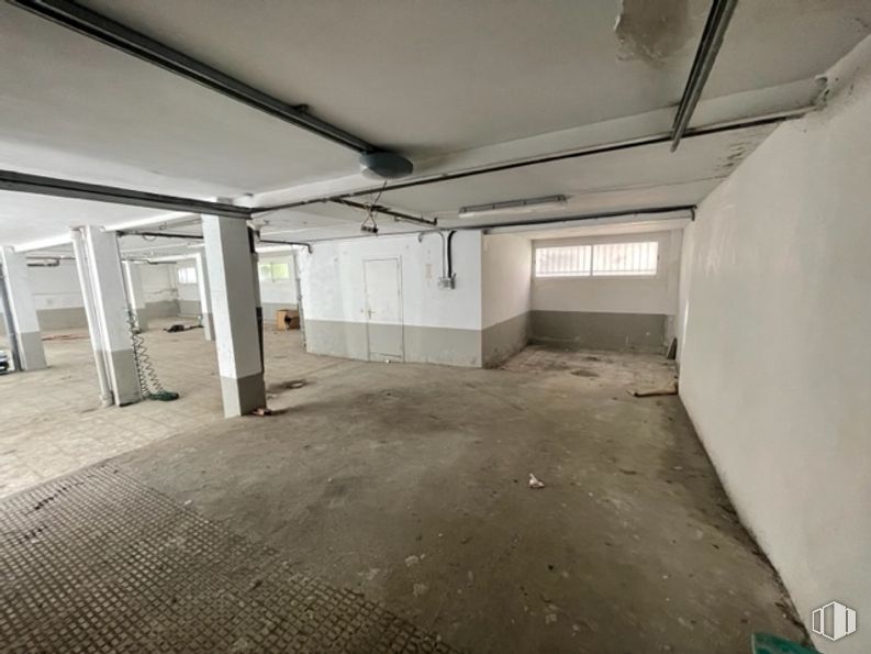 Local en venta en Calle Hernán Cortés, 12, Majadahonda, Madrid, 28220 con ventana, piso, accesorio, pavimentos, hormigón, techo, pasillo, material compuesto, edificio y sombra alrededor