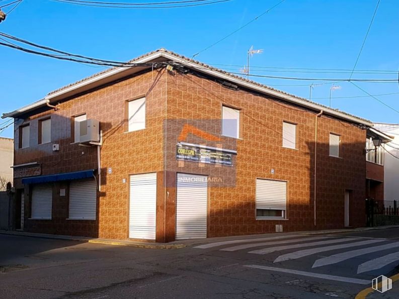 Retail for sale at Zona Centro, Numancia de la Sagra, Toledo, 45230 with window, building, sky, property, wood, brick, electricity, architecture, neighbourhood and urban design around