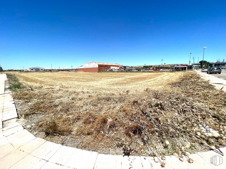 Land for sale at Calle Tejar, Torrijos, Toledo, 45500 with sky, street light, plant, asphalt, road surface, land lot, slope, grass, landscape and plain around