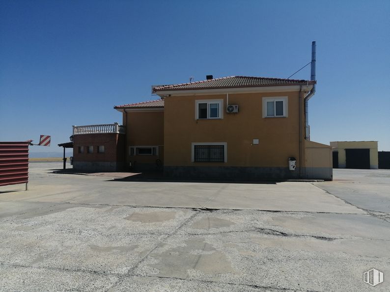 Retail for sale at Labajos, Labajos, Segovia, 40146 with house, sky, window, building, asphalt, land lot, door, shade, road surface and landscape around