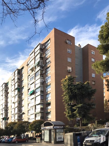 Local en venta en Calle Fuentespina, 12, Villa de Vallecas, Madrid, 28031 con coche, edificio, nube, cielo, día, ventana, árbol, bloque de torre, diseño urbano y condominio alrededor